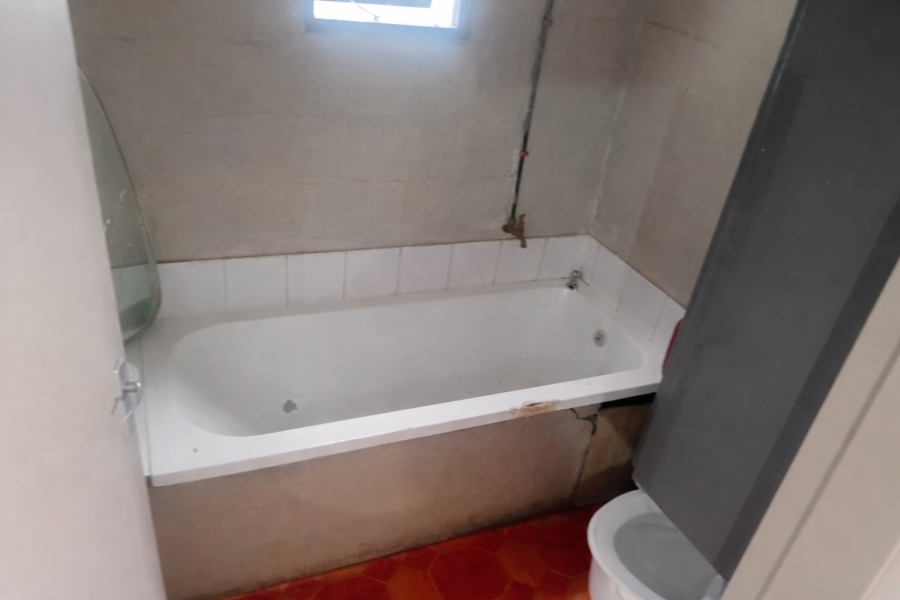 2 Bedroom Property for Sale in Kwanonqaba Western Cape